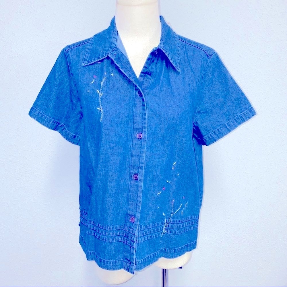 Women’s denim button down top sz S nwt